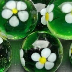 Witte bloem - groen 16mm