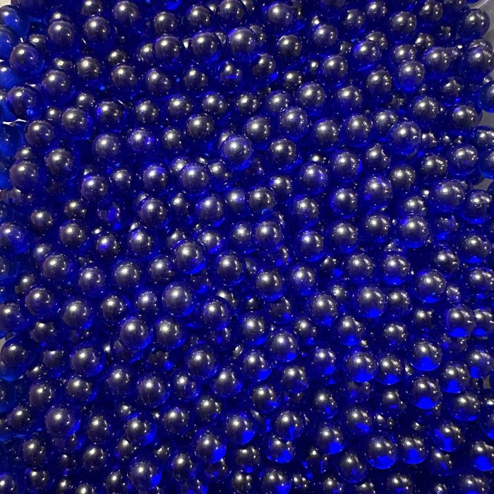 Saffier 6mm: kleine knikkers van doorschijnend donkerblauw glas