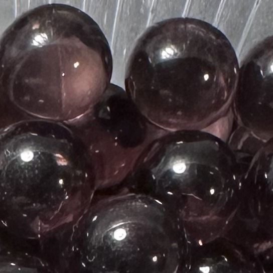 Violet 10mm: kleine knikker van doorschijnend donkerpaars glas