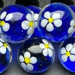 Witte bloem - blauw 16mm