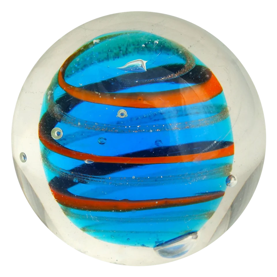 Bumble Bubble turkoois 25mm: handgemaakte knikker met een turkooizen kern en een oranje spiraal